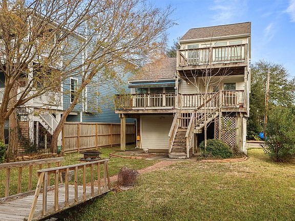 3rd image of 131 Oak Rd