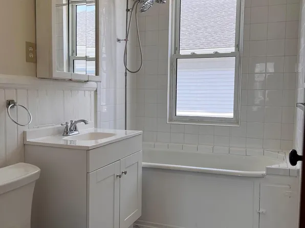 95 Hamilton St #3, Worcester, MA 01604