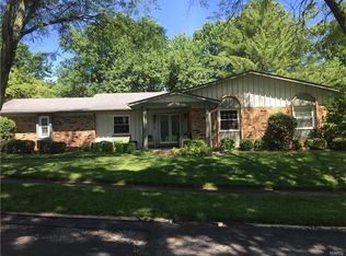 812 Rotherham Dr, Ballwin, MO 63011