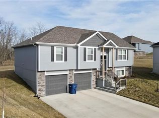 501 SW Ridgeview Dr, Grain Valley, MO 64029