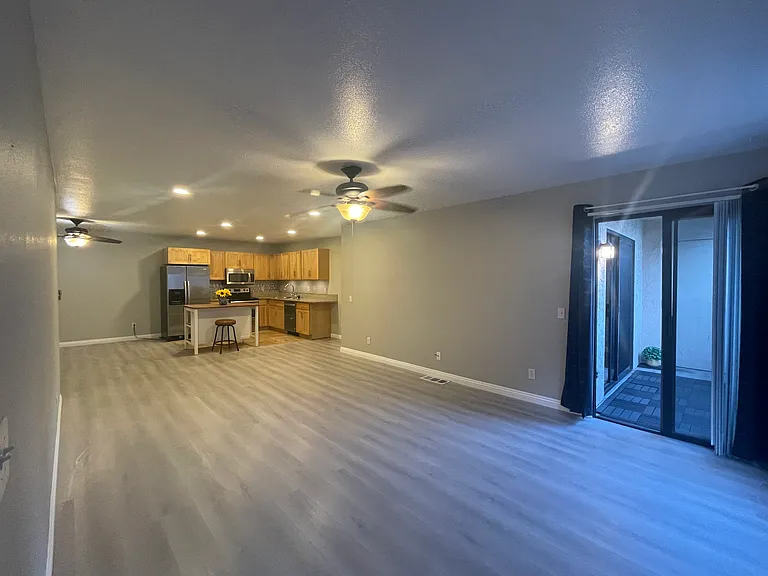 425 Autumn Dr — Photo 7