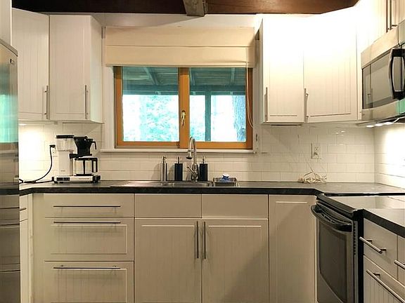 4th image of 12 Waldfrieden Ln