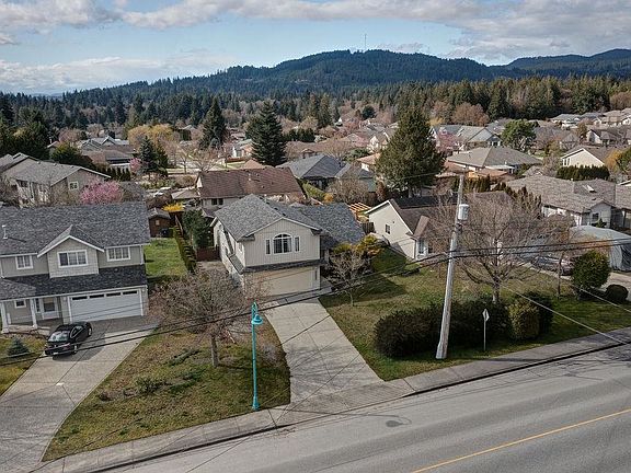 2nd image of 5621 Nickerson Rd