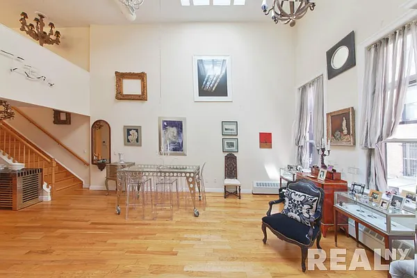 Rented by REAL New York | media 21