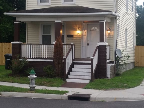 2nd image of 1543 Centre Ave