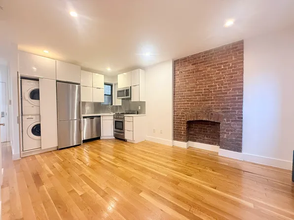 218 W 22nd St APT 2R, New York, NY 10011