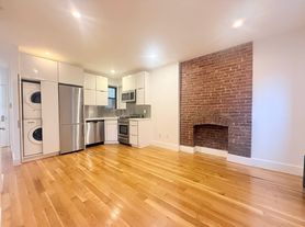 218 W 22nd St, New York, NY