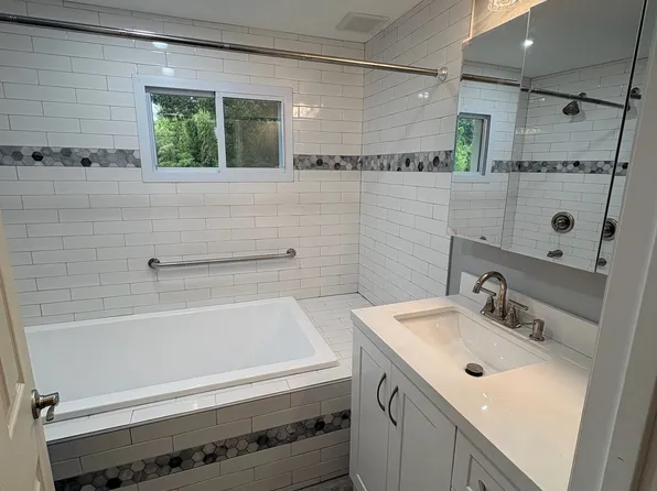 (undisclosed Address), Ronkonkoma, NY 11779