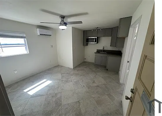 1 bed, 500 sqft, $2,450 — Photo 1