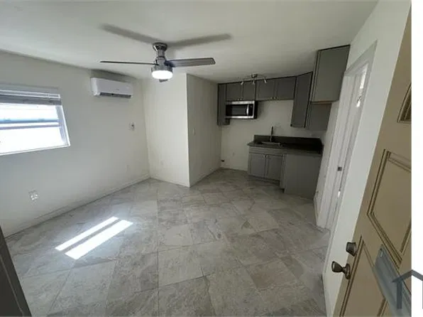 356 W 13th St #C, San Pedro, CA 90731
