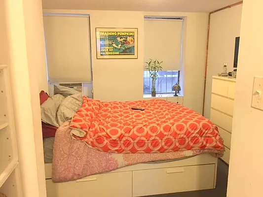 Rented by Moses Stoller, LREB | media 7