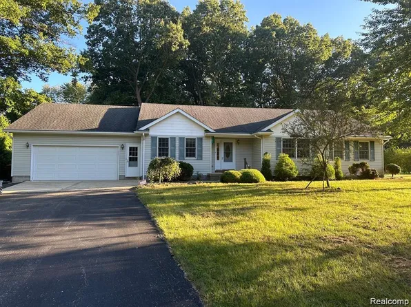 42651 Bemis Rd, Belleville, MI 48111