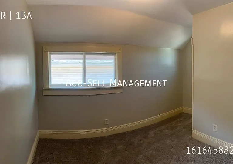 545 Fremont Ave NW — Photo 7