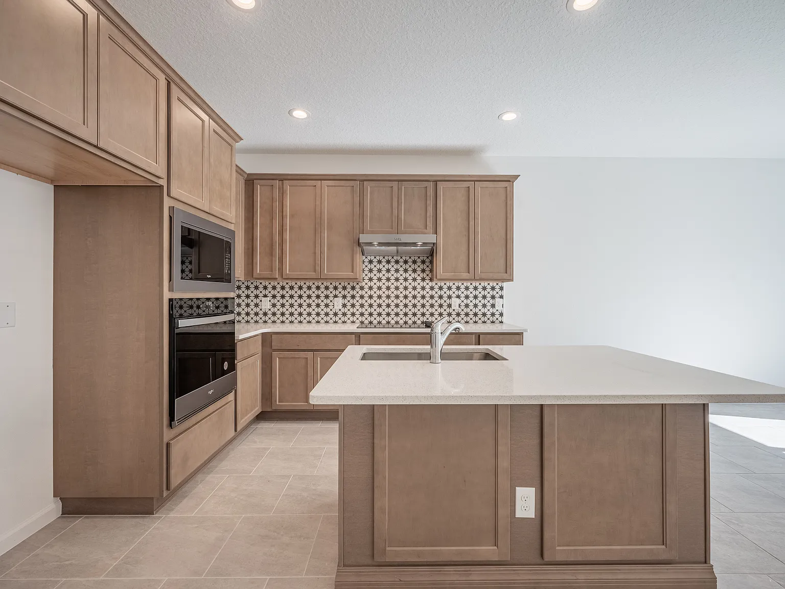 4 bed, 3.0 bath, 2003 sqft, $2,900 — Photo 3