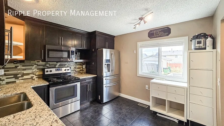 Modern 3 Beds, 2.5 Baths Single- Family | No Pets Allowed — Photo 3