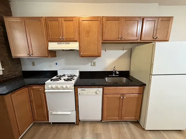 3 bed, 2.0 bath, $5,325 — Photo 2