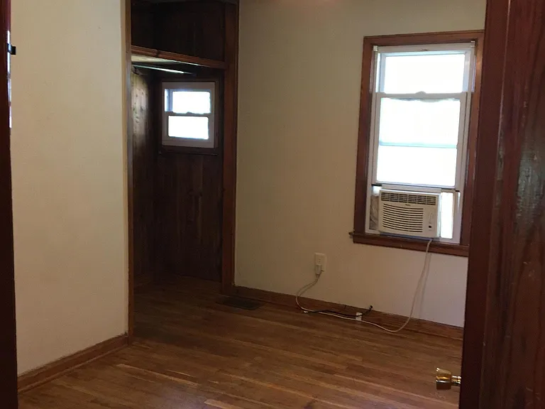 203 Bernard St — Photo 10