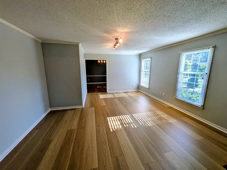 6913 Crandall Ct — Photo 5