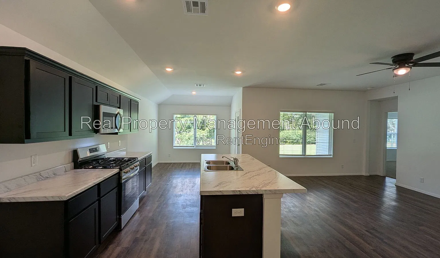 4 bed, 2.0 bath, 1613 sqft, $1,800 — Photo 2