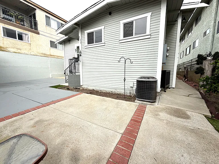 773 W 24th St — Photo 12