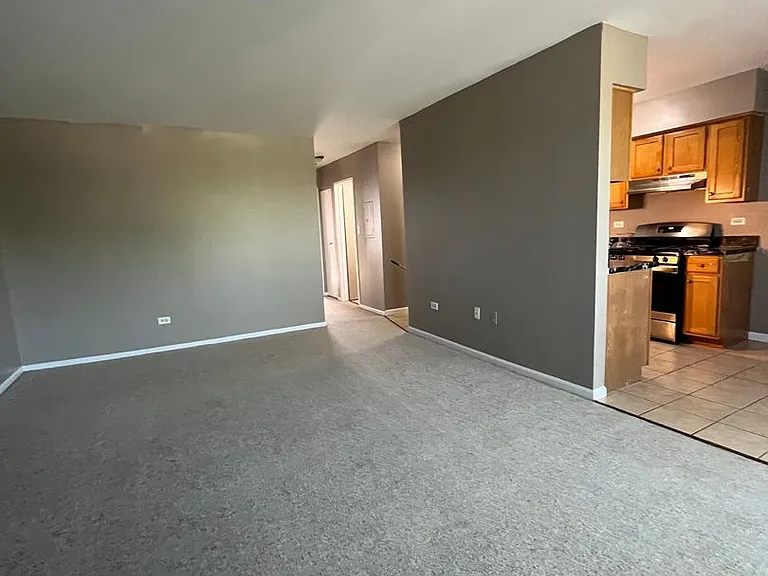 111 Pickwick Dr — Photo 1
