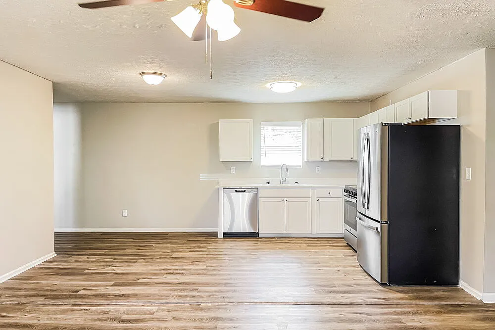 3 bed, 2.0 bath, 1612 sqft, $1,955 — Photo 4