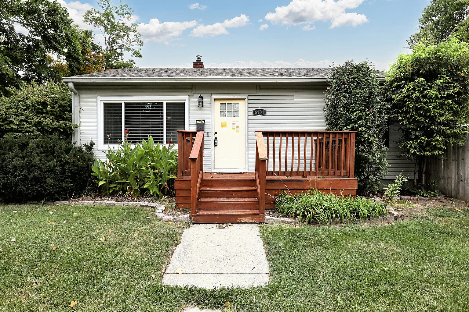6101 Rosslyn Ave photo 1