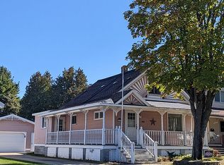 507 S 11th St, Escanaba, MI 49829