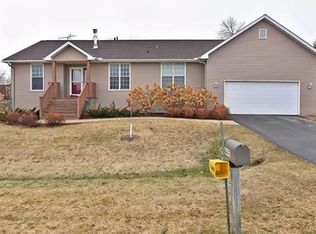 4443 Roberds Lake Trl, Faribault, MN 55021