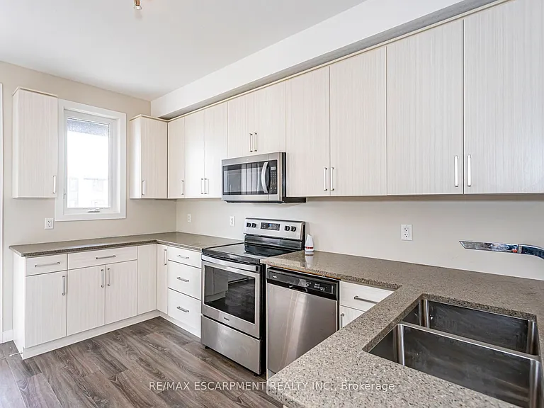 941 Manhattan Way — Photo 13