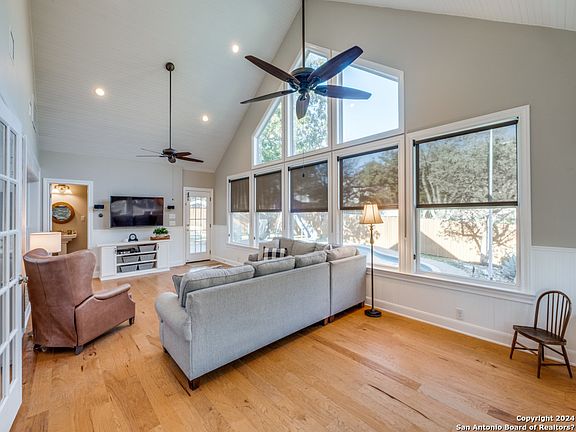 5th image of 8739 Curry Heights