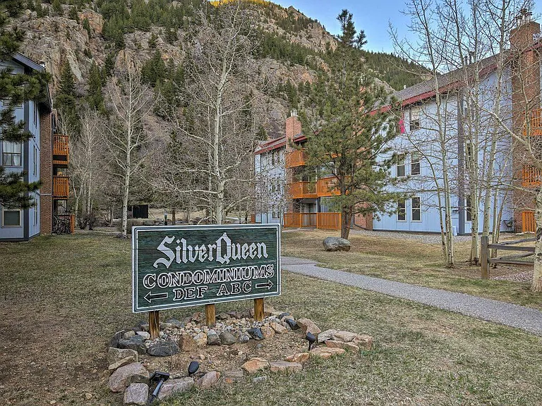1901 Clear Creek Dr — Photo 11