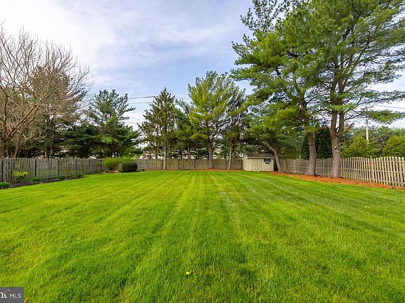 5th image of 10 Spring Mill Ct