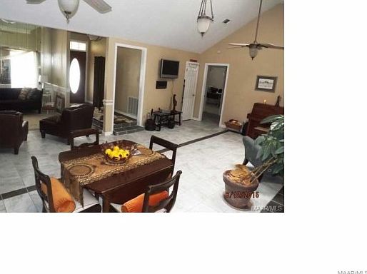 4th image of 233 Elm Dr