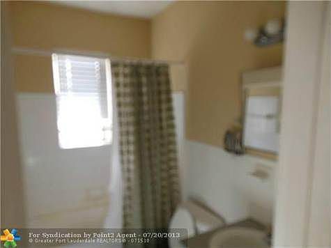4th image of 411 SE 14th Ct APT 2