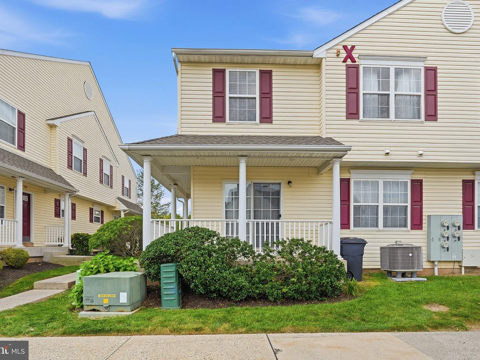 3 bed, 2.5 bath, 1250 sqft, $2,500 — Photo 2