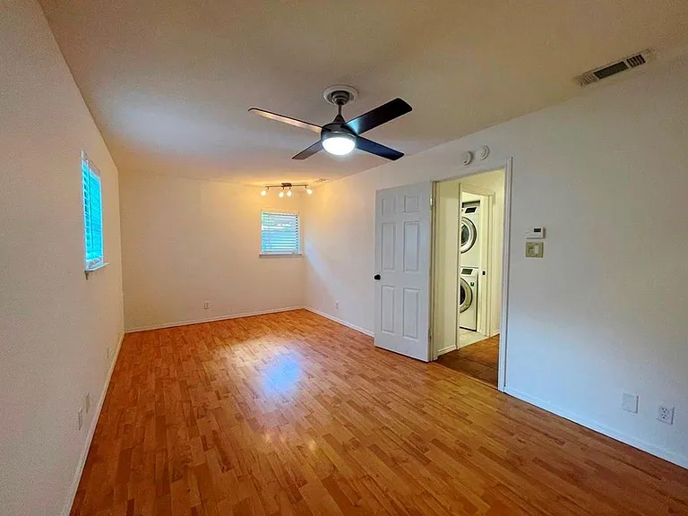 300 El Paso St — Photo 12