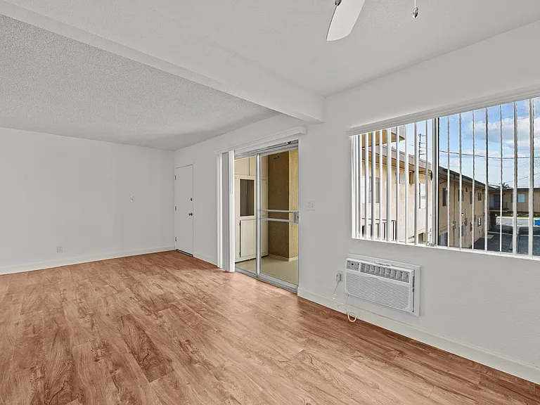 Crestview Apartments — Photo 13