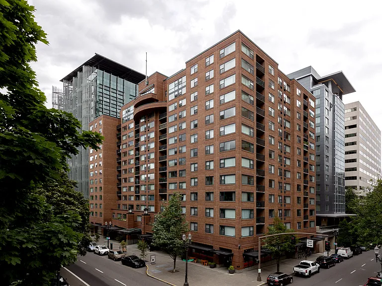 Essex House — Photo 7