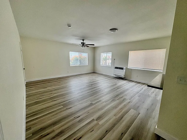 549 E 17th St #551 — Photo 6