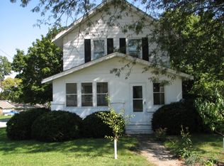 320 Main St, Center Pt, IA 52213