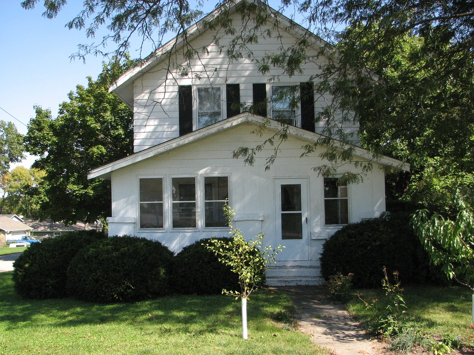 320 Main St photo 1