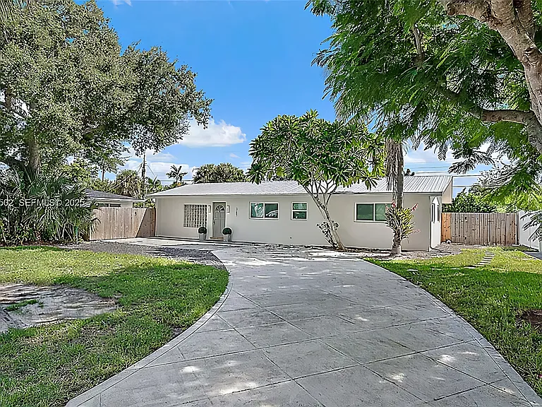 367 Riverside Dr — Photo 4