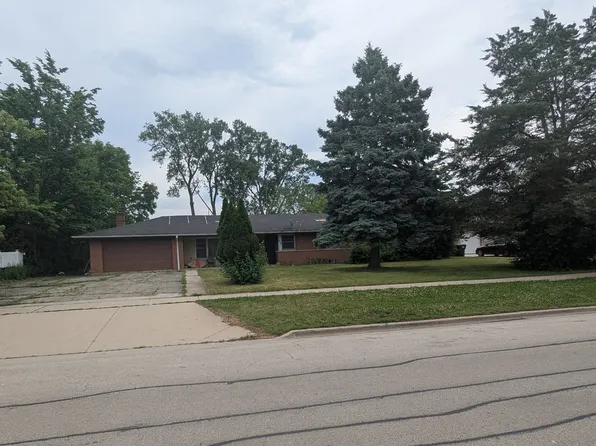 9055 N Cumberland Ave, Niles, IL 60714