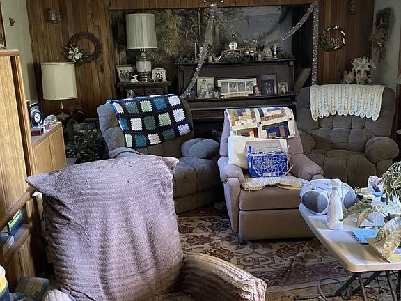5th image of 658 W Fairview Dr