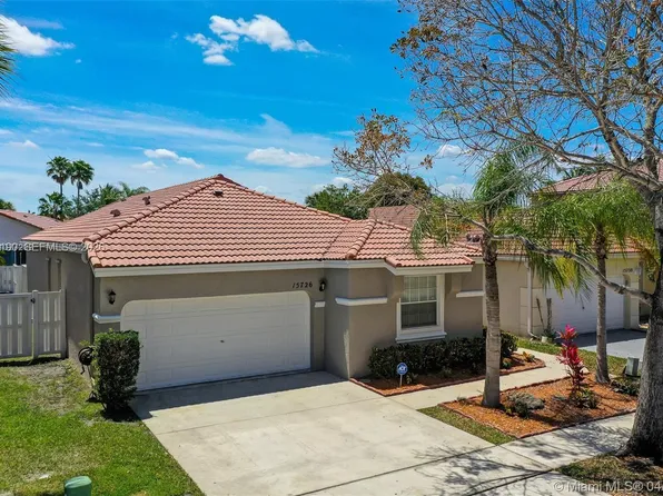 15726 NW 16th Ct, Pembroke Pines, FL 33028