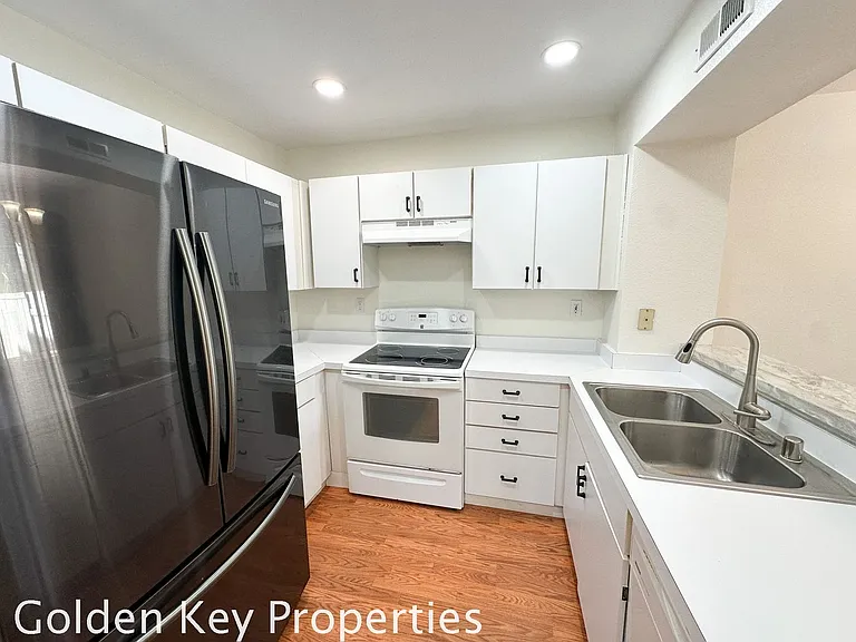 410 Ferrara Way — Photo 7