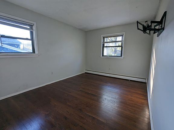 5th image of 457 W 6th Ave #1