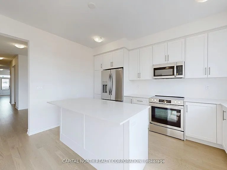 288 Madelaine Dr — Photo 4