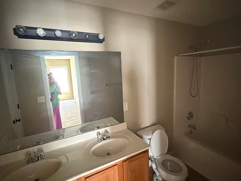217 Windsorcrest Rd — Photo 5